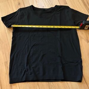 lululemon athletica swiftly relaxed Black Short Sleeve Tee